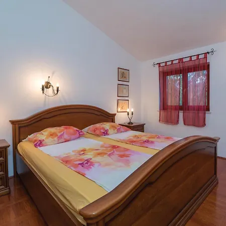 Lovely In Pula With Kitchen Premantura
