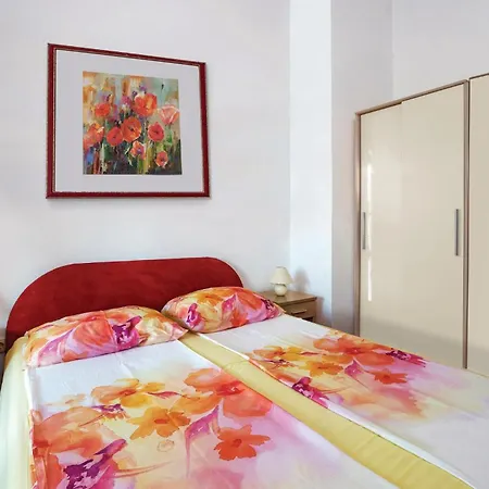 Holiday home Lovely In Pula With Kitchen *