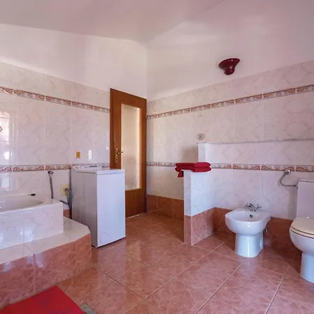 Holiday home Lovely In Pula With Kitchen *