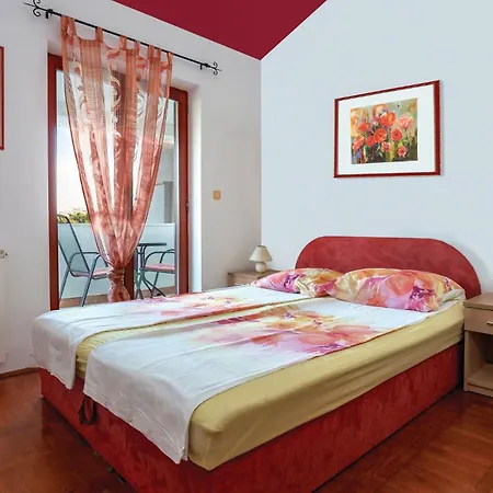 Lovely In Pula With Kitchen